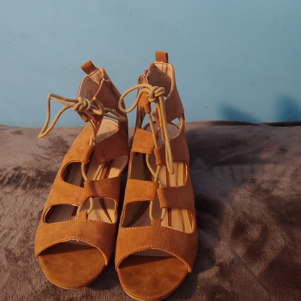 Heels - Picture 2 of 3